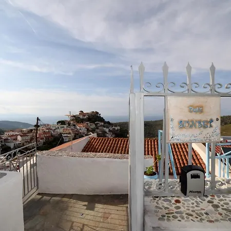 Holiday home Petit Sunset Ioulis